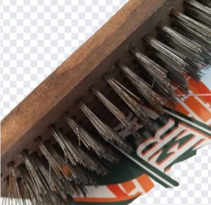 ESCOVA DE AÇO PARA LIMPAR GRELHA
